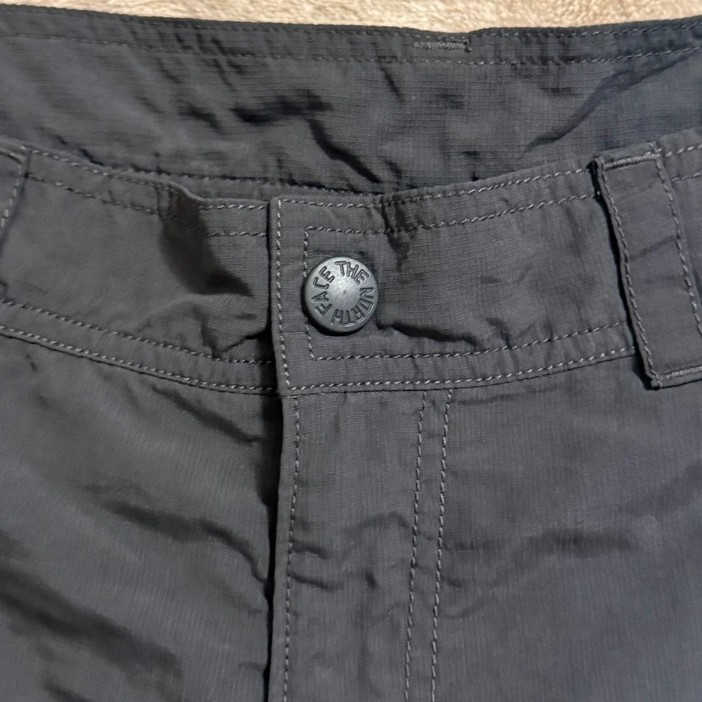 The North Face Mens Grey Nylon Hiking Cargo Shorts Size 38
